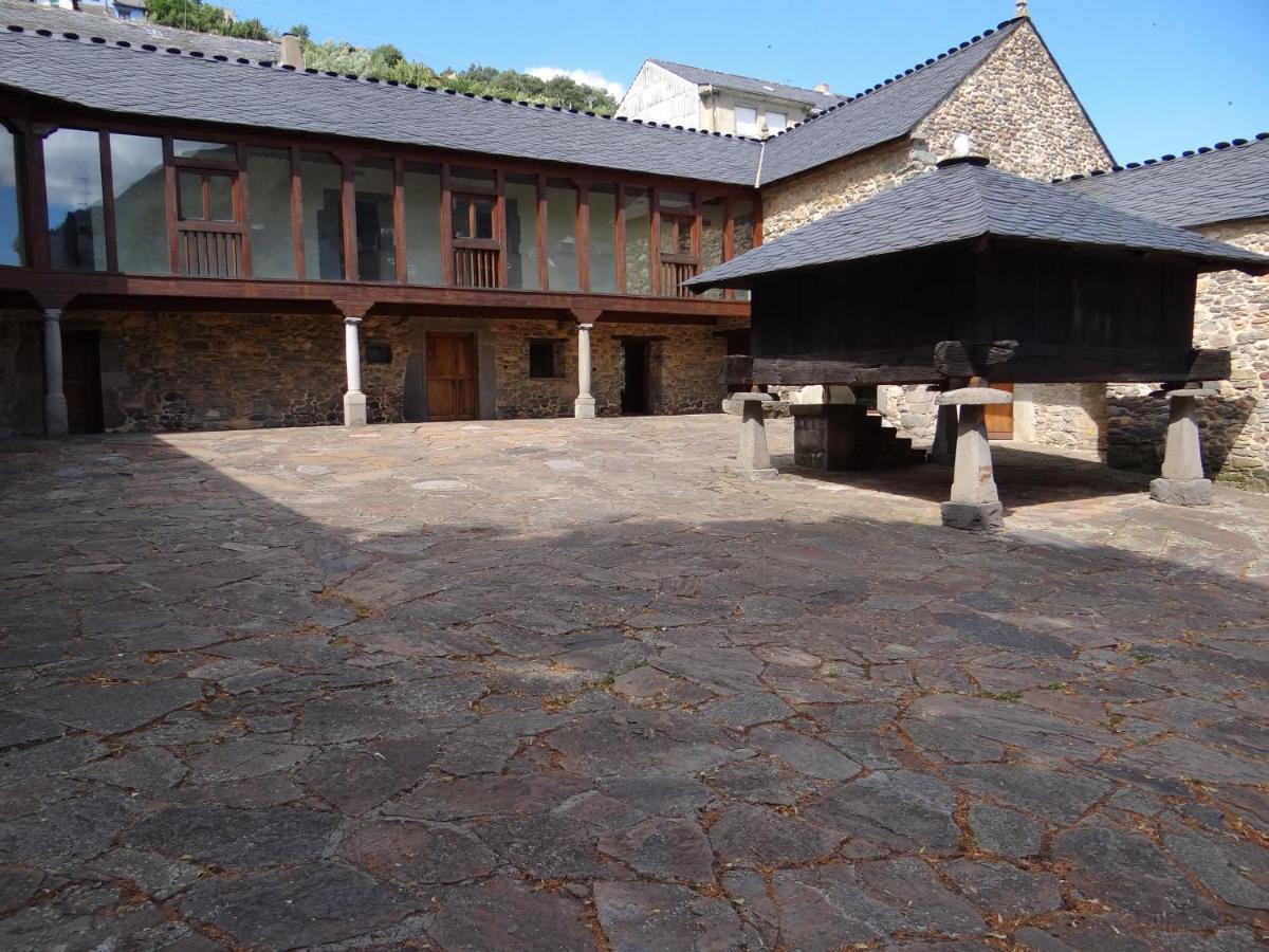 Albergue Francisco Giner De Los Rios Villablino Kültér fotó